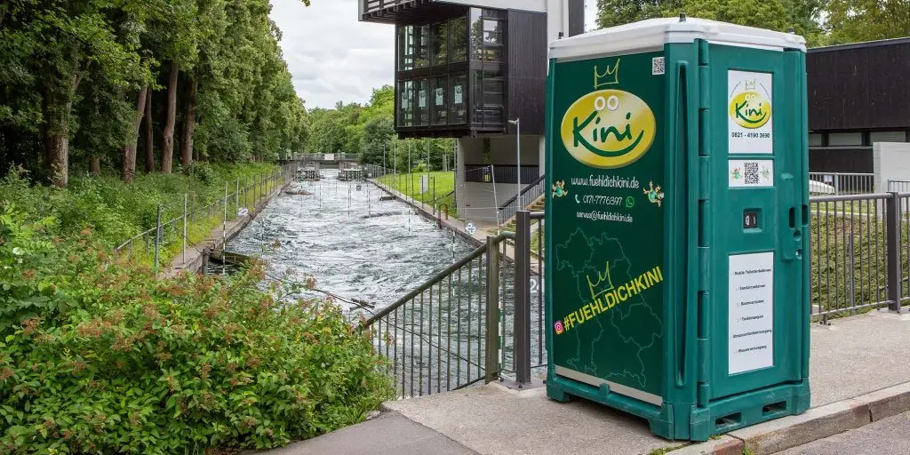 ein-gruenes-kini-heisl-in-wohngebiet-an-fluss-dixi-klo-fuer-1-tag-mieten-ideal-für-private-feier