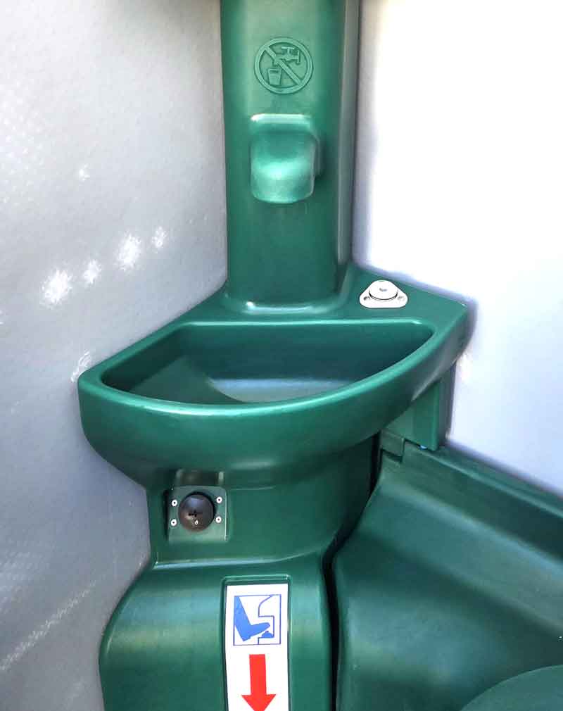 mobiles-klo-mit-waschbecken-fuehldichkini