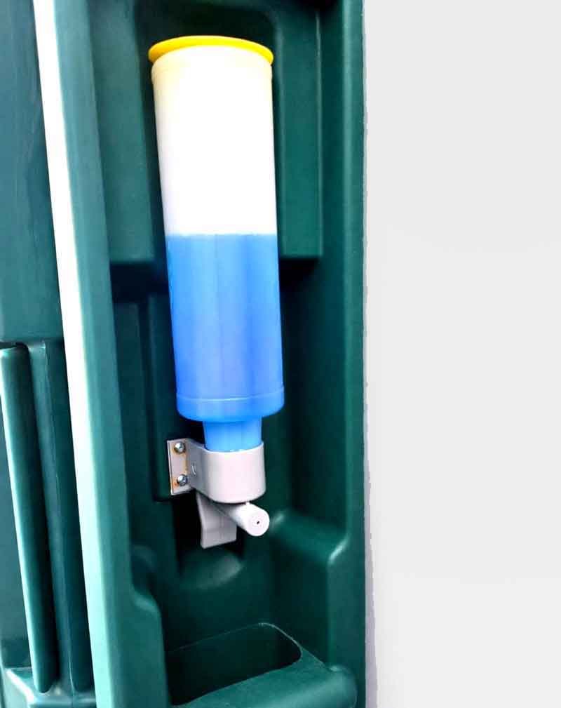 mobiles-klo-von-innen-mit-Seifenspender-fuehldichkini-augsburg